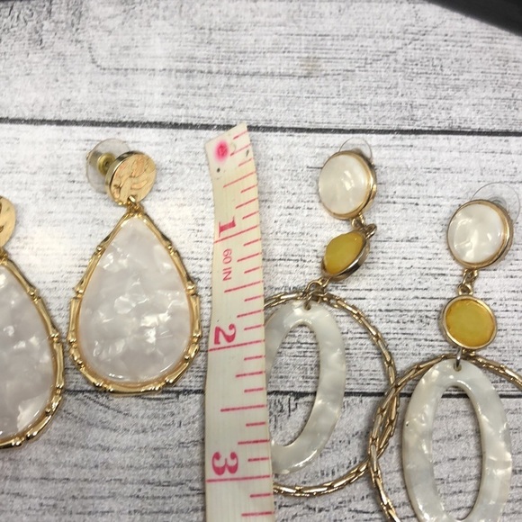 bundle lot 2 statement style faux MoP dangle earrings - Picture 5 of 5